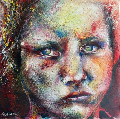 Portrait de jeune fille en colère. Farouche et révoltée.