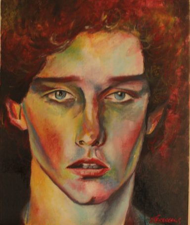 Portrait de jeune homme brun au cheveux bouclés.