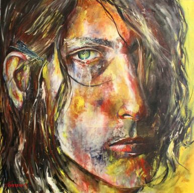 Portrait de profil  de jeune homme . Brun au cheveux long avec libellule à l'oreille. Fond jaune